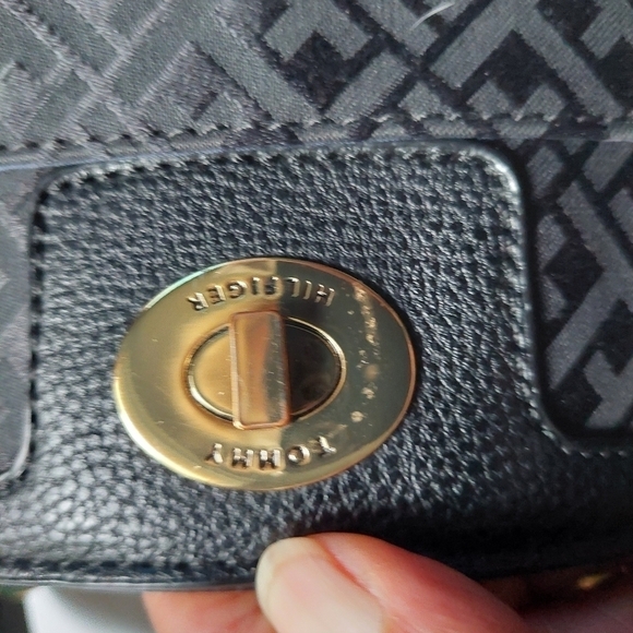 Tommy Hilfiger Black Handbag/Purse - Picture 6 of 16